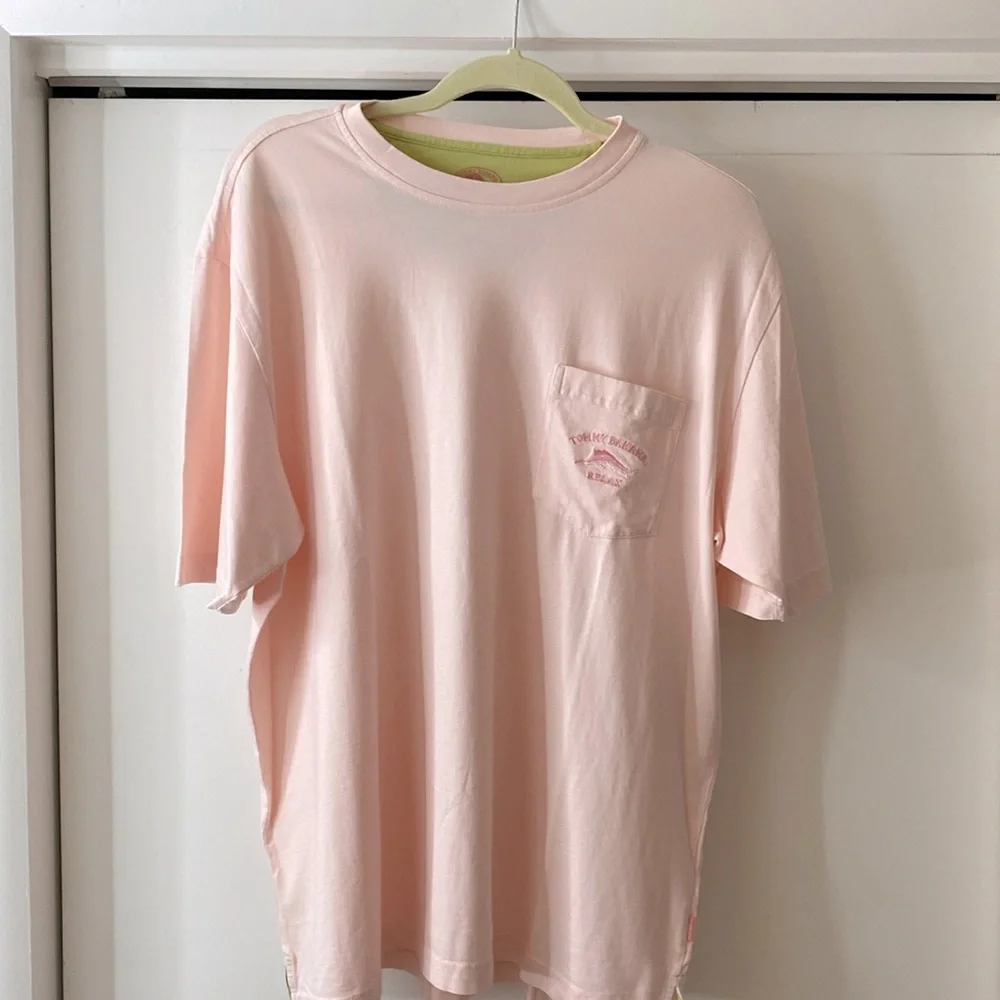 Tommy Bahama Tee Shirt. - Picture 1 of 3